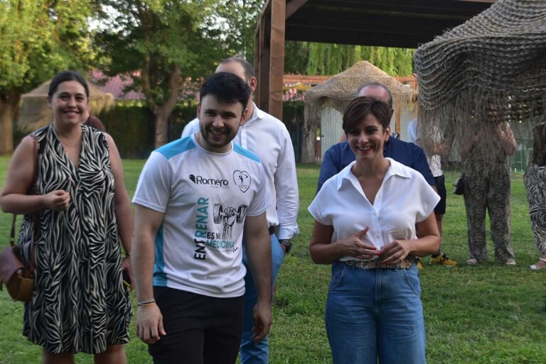 Isabel Rodríguez traslada a los mayores de Argamasilla de Calatrava que en España hay paz social y se suben las pensiones, “a pesar del Partido Popular”