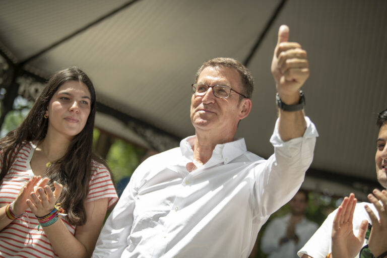 Feijóo augura que el PP ganará en la región y se compromete a «atender y entender» a Castilla-La Mancha