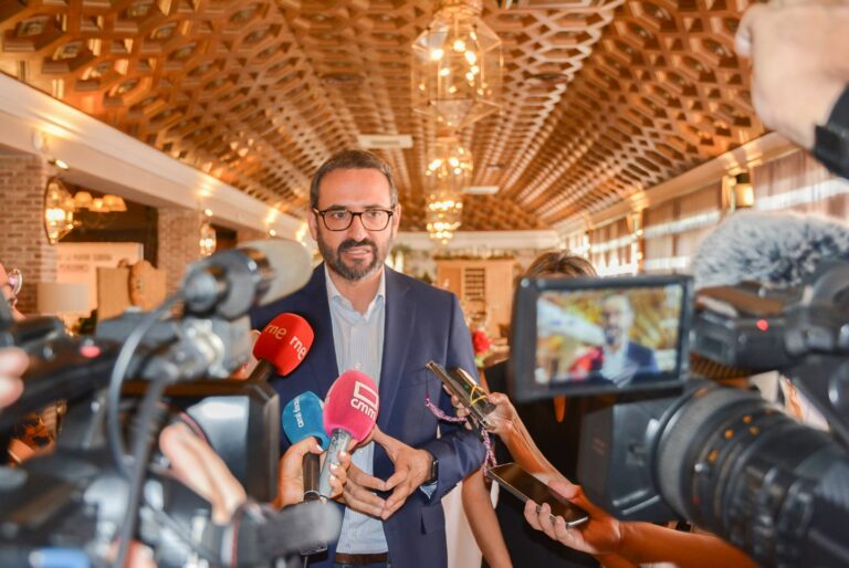Gutiérrez exige a Núñez que pida la dimisión del candidato de Vox que compara el matrimonio homosexual con una unión de personas y animales