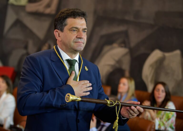 Miguel Ángel Valverde, «convencido municipalista», es investido como presidente de la Diputación de Ciudad Real con el apoyo de Vox