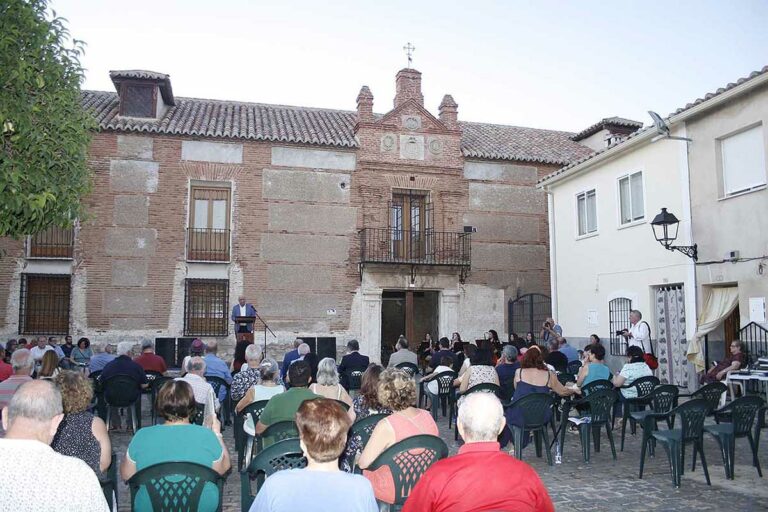 El primer sábado de agosto la poesía tomará la explanada del Palacio de la Clavería de Aldea del Rey