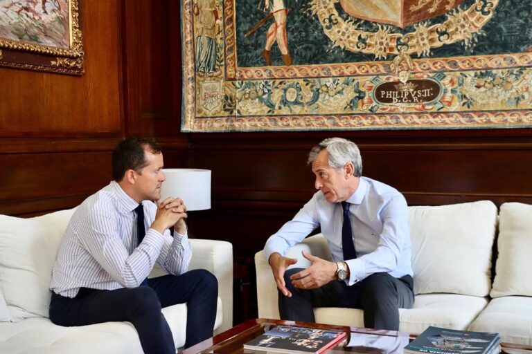 El alcalde de Toledo recibe al presidente de Eurocaja Rural