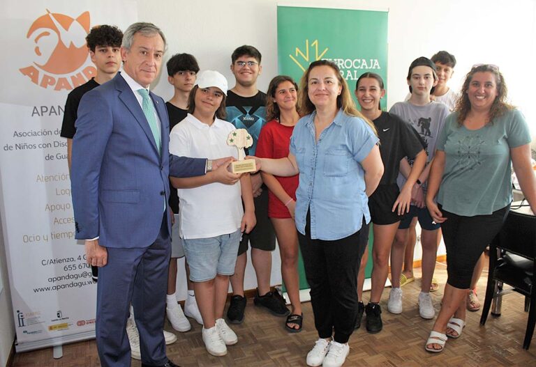 Fundación Eurocaja Rural entrega una Ayuda Social 2023 a la Asociación APANDAGU de Guadalajara