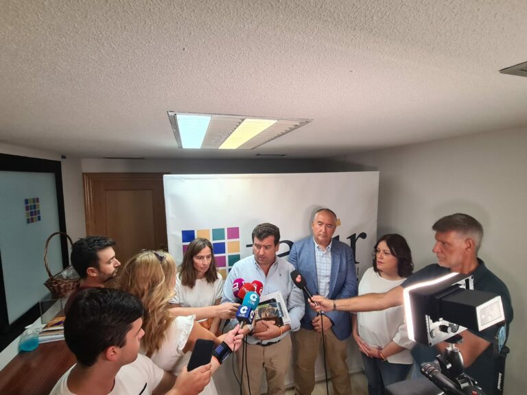 Vox se reúne con FECIR