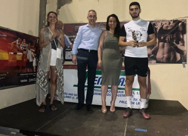 El alcalde de Puertollano preside la entrega de trofeos del XXIV Torneo de Fútbol 7 «Ciudad de Puertollano»