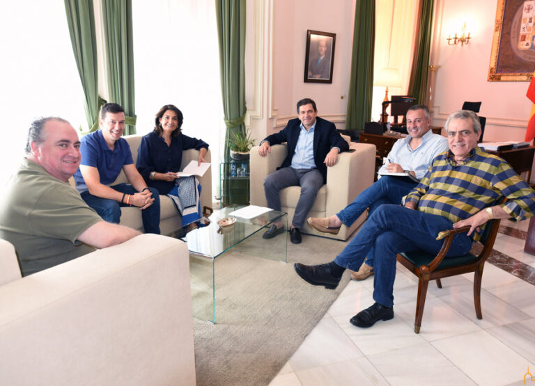 El presidente de la Diputación provincial ha recibido a representantes de la Asociación Provincial de Hostelería