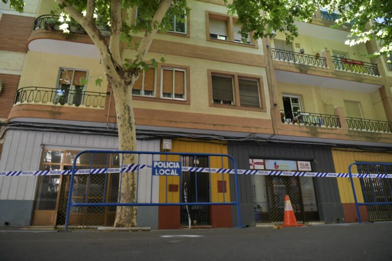 Desalojadas 16 personas tras derrumbarse parte del primer piso de un bloque de viviendas de Ciudad Real