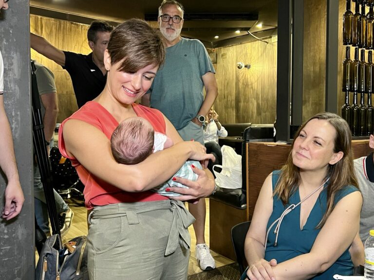 Puertollano: Isabel Rodríguez defiende los permisos igualitarios de paternidad y maternidad como «la gran revolución de la legislatura»