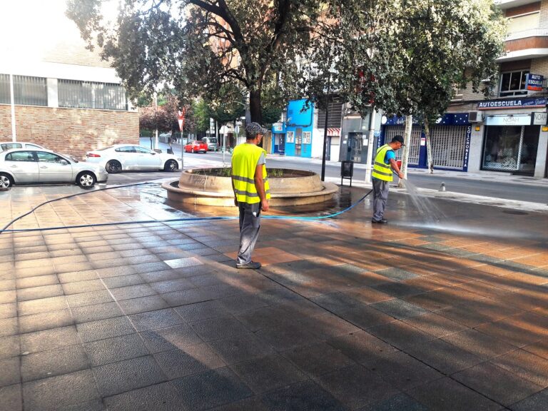 El Ayuntamiento de Puertollano inicia un nuevo plan de limpieza con más maquinaria, menor tiempo de respuesta y más días de recogida