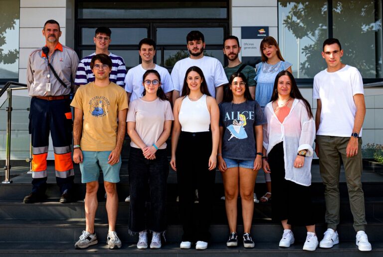 Más de una decena de universitarios inician sus prácticas de verano en el Complejo de Repsol en Puertollano