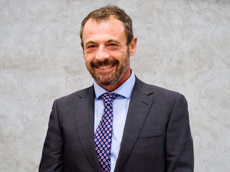 Toquero (Vox) coloca en un puesto de confianza del Ayuntamiento de Guadalajara a su hermano, que cobrará 38.052 euros