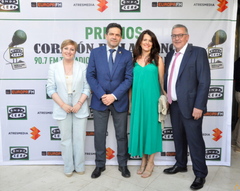 Miguel Ángel Valverde muestra su apoyo a los medios de comunicación de la provincia en los Premios “Corazón de La Mancha”