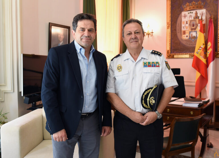 Recibido en el Palacio de la Diputación el comisario provincial de la Policía Nacional en Ciudad Real