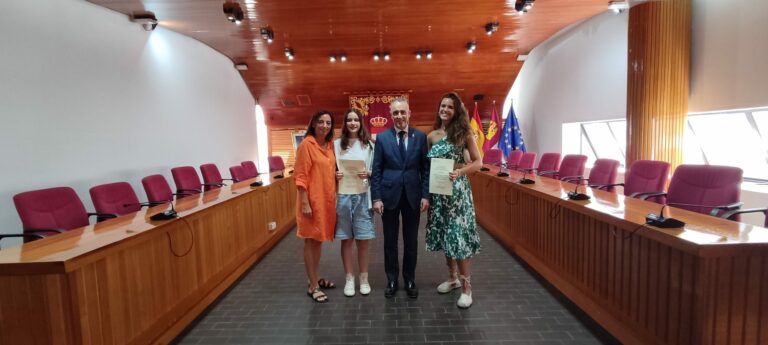 Elena e Inés, matrícula de honor a un excepcional rendimiento académico