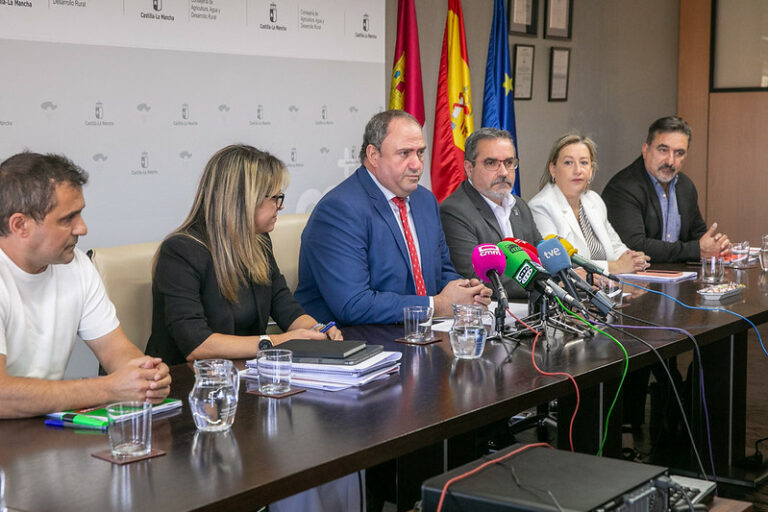 El Gobierno regional seguirá trabajando para mejorar las condiciones socioeconómicas de agricultores y ganaderos y revitalizar el mundo rural