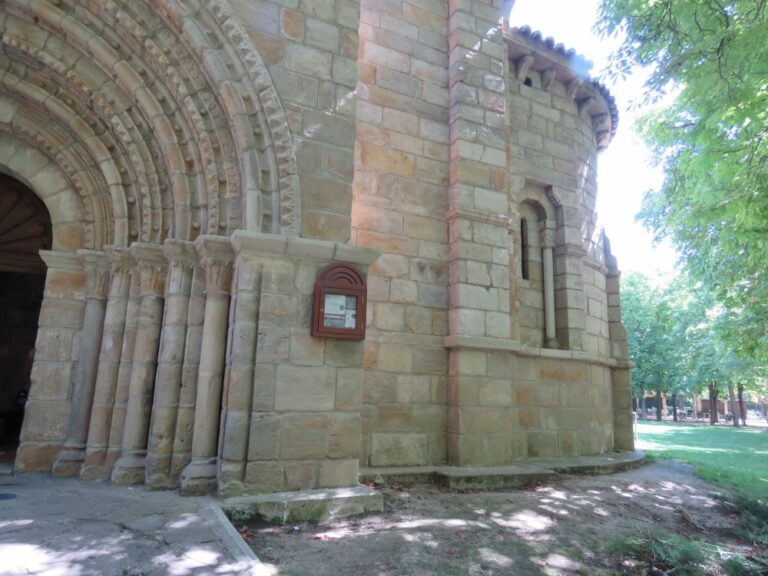 Visita a la Iglesia de San Juan Bautista, actualmente Punto de Información del Románico Palentino