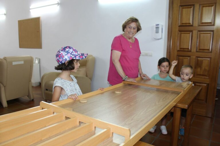 Jornada intergeneracional en el Centro de Día ‘Casa Don Manolito’