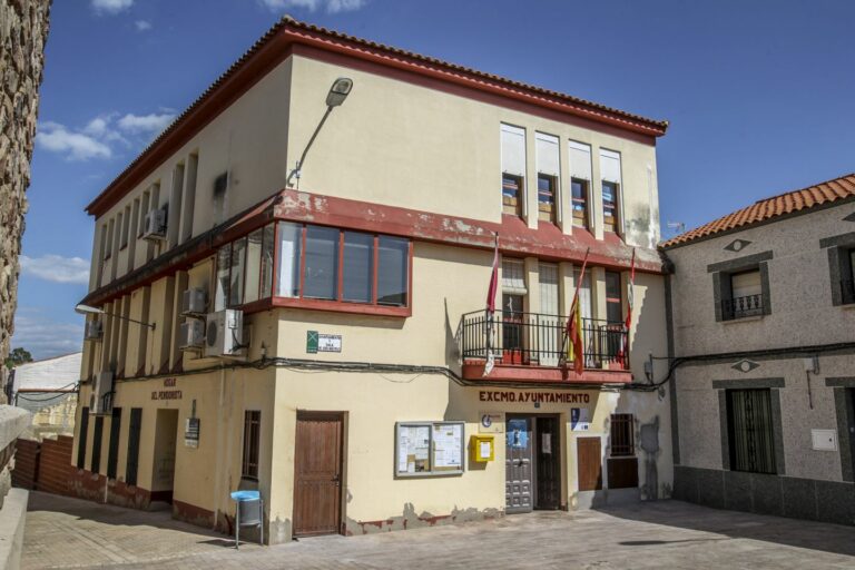IU de Cabezarrubias del Puerto acusa al PSOE de «impedir» asistir telemáticamente a los Plenos a un concejal que padece esclerosis múltiple