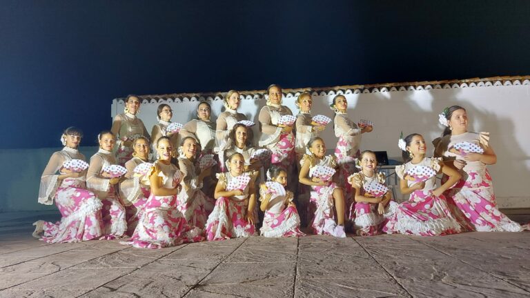 «Aires Flamencos», de Puertollano, ameniza la noche en Hinojosas de Calatrava