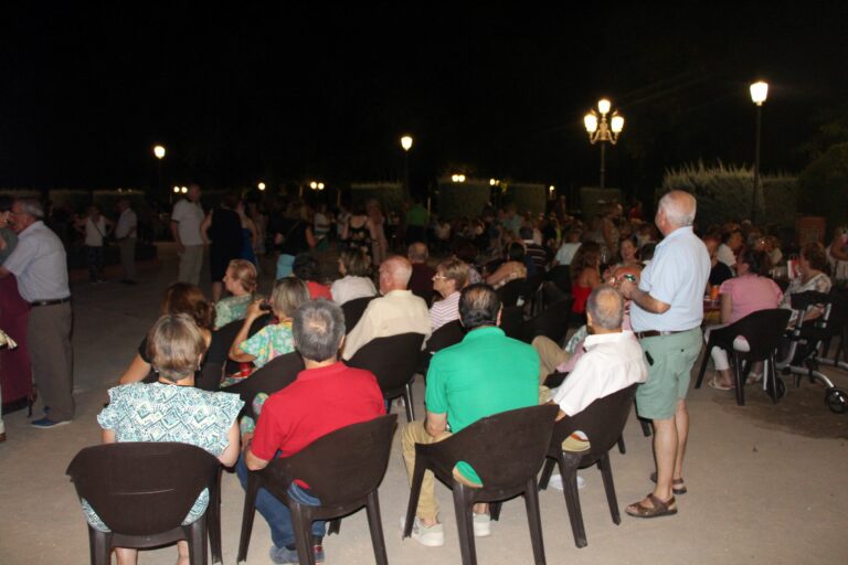 Cerca de 600 personas abarrotan el ‘Baile de Mayores’ de Ciudad Real