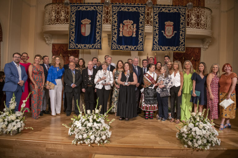 Ciudad Real inicia su feria con el nombramiento de Ciudadanos Ejemplares, el pregón de Javier Ruiz y el tradicional encendido de luces 
