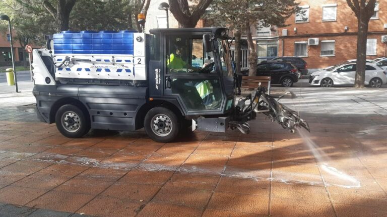 El ‘plan intensivo de limpieza’ de Ciudad Real, al que se sumará un operativo especial durante la Feria, continuará durante todo agosto