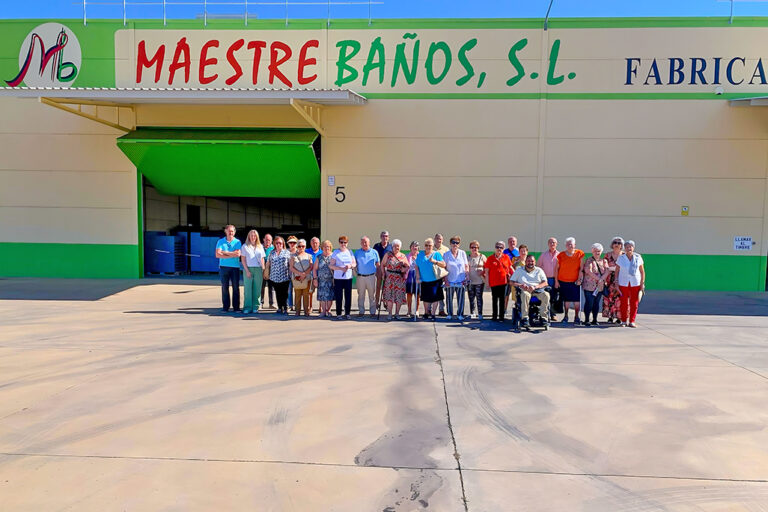 La factoría de Maestre Baños en Argamasilla de Calatrava provoca la admiración de personas mayores