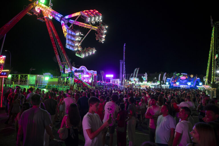 Los ciudadrealeños abarrotan el recinto ferial el primer día de fiestas