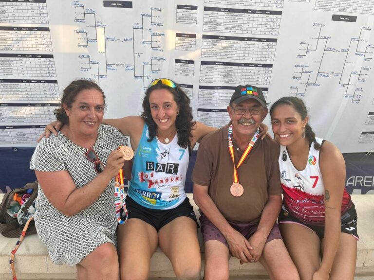 Paula y Marina Morales se cuelgan el bronce con el Beach Ciudad Real en el Campeonato de España de Balonmano Playa 2023