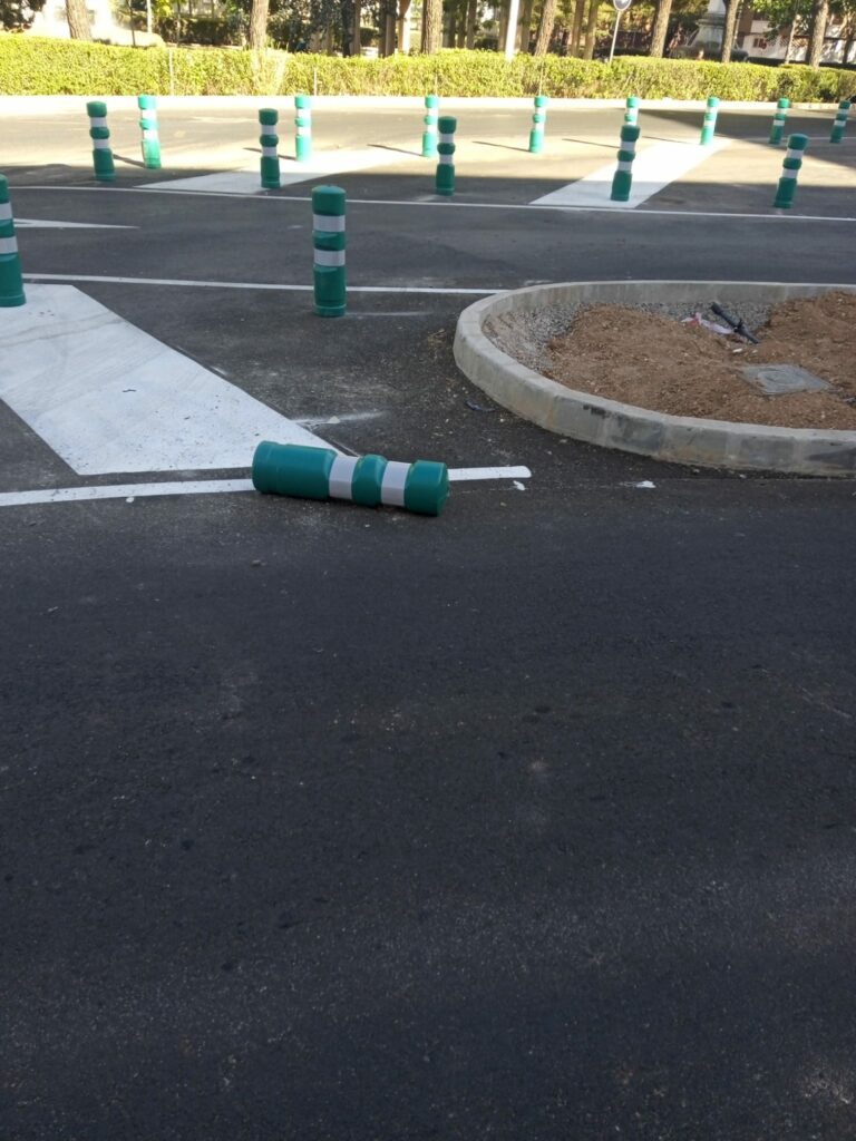 Puertollano: Vecinos de la calle Ancha denuncian el arranque de los nuevos bolardos