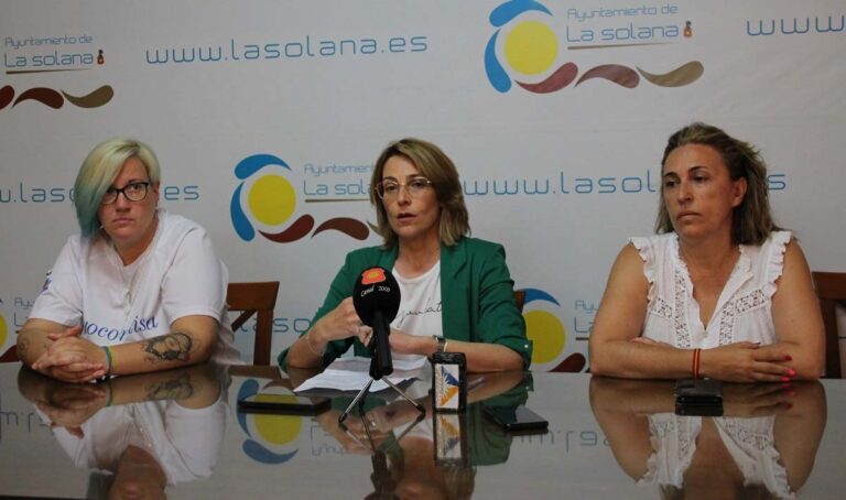 La alcaldesa de La Solana dice que siempre luchará contra violencia de género: «Hay otros lugares» para el minuto de silencio