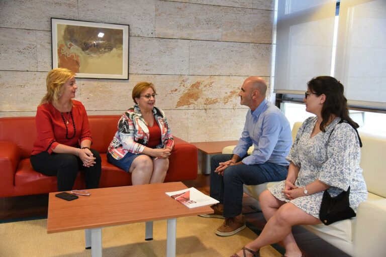 El Gobierno regional trabaja para acabar con la brecha digital en menores del Sistema de Protección con la Plataforma de Organizaciones por la Infancia