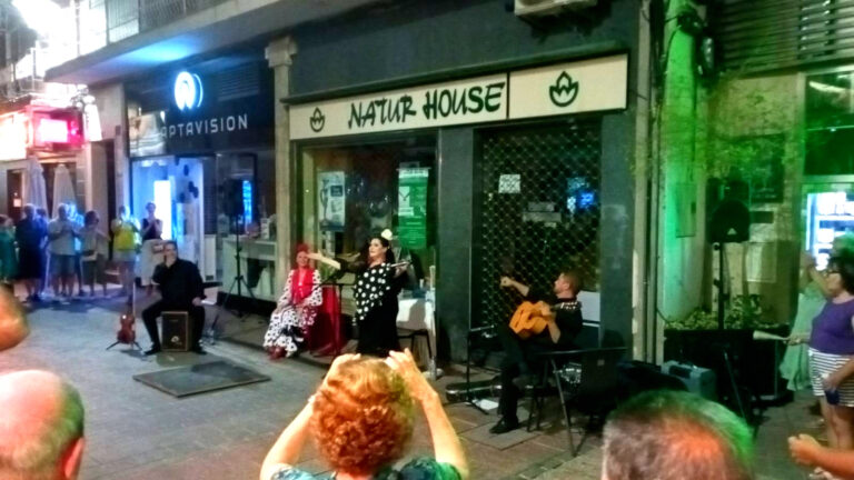 Puertollano: La calle Calzada se llena de aires flamencos con la voz de Carmen Macareno