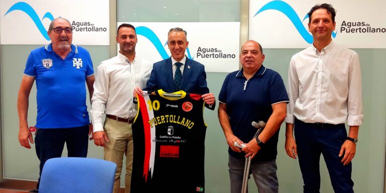 El alcalde renueva el convenio de promoción del deporte inclusivo durante la visita a Aguas de Puertollano