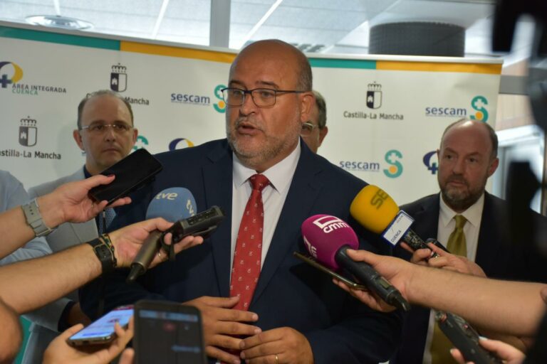 El Gobierno regional inicia los primeros contactos para consensuar el nuevo Estatuto de Autonomía de Castilla-La Mancha