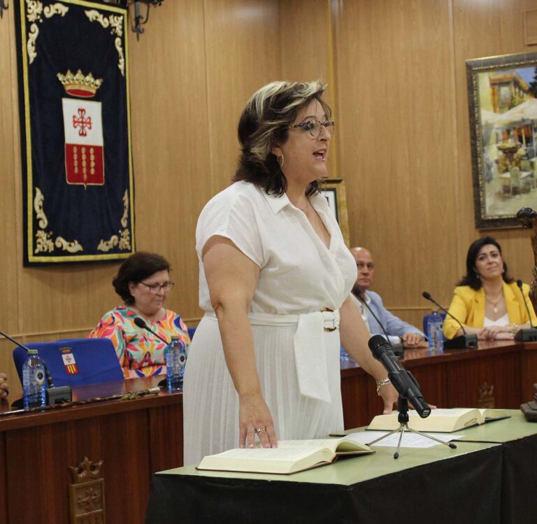 Encarnación Medina desmiente los datos de los socialistas y dice además que ella no está liberada al 50% por la Diputación