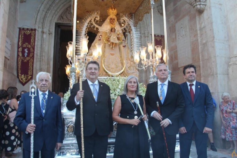 El presidente de la Diputación provincial honra a la patrona de Ciudad Real con su presencia en la procesión de la Octava