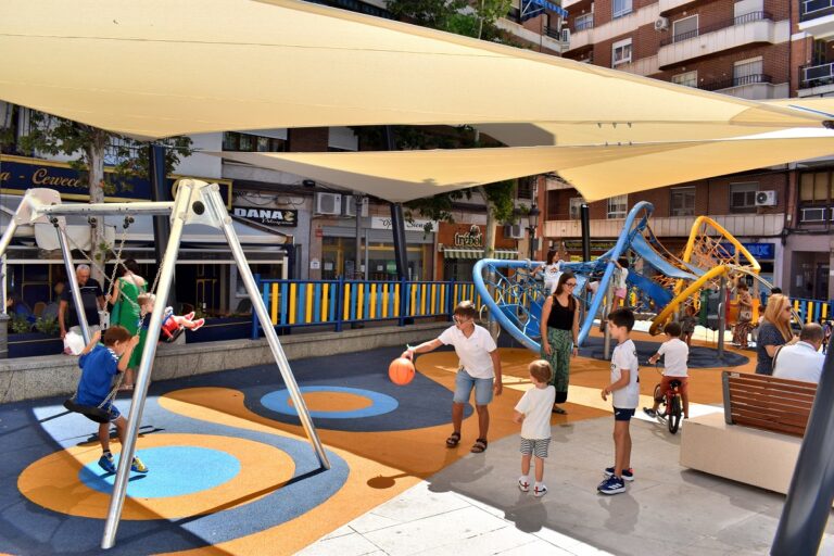 Puertollano: Abre el parque infantil de la plaza del Ayuntamiento seis meses después del inicio de las obras