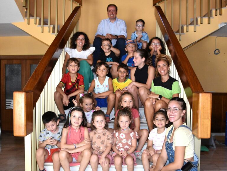 El alumnado de la Escuela y el Aula de Verano visita el Ayuntamiento de Miguelturra