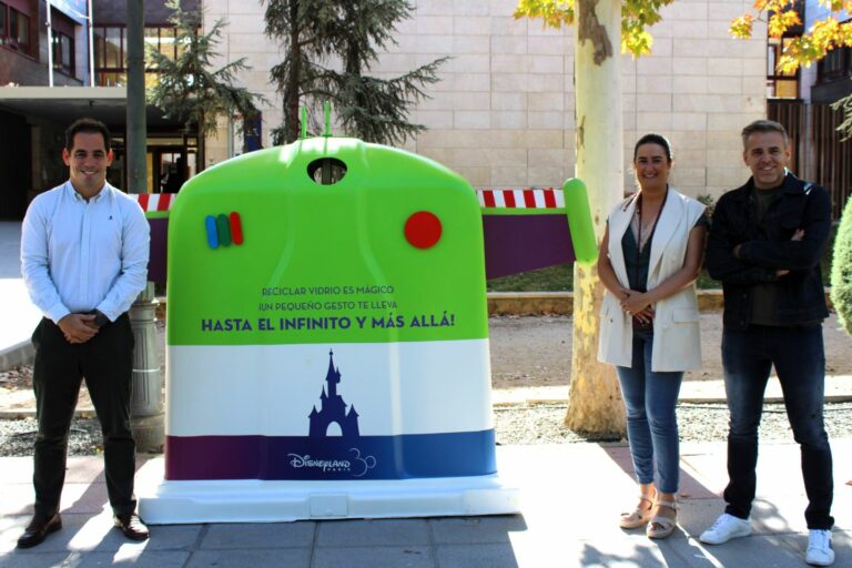 El Gobierno de Castilla-La Mancha y Ecovidrio fomentan el reciclaje de vidrio en Ciudad Real con una nueva campaña junto Disneyland París