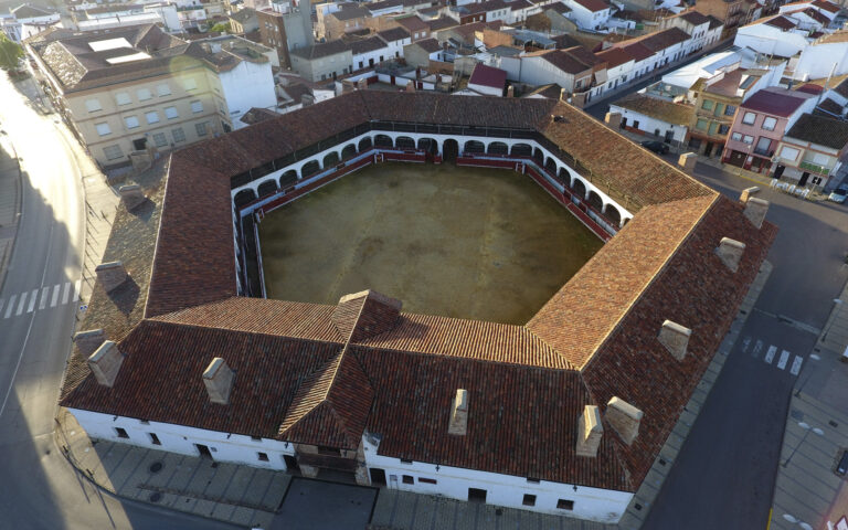 El Ayuntamiento de Almadén recibe ayuda por parte de la Diputación para el acondicionamiento de la Plaza de Toros