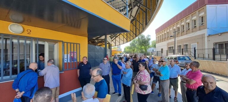 Colas desde las seis de la mañana ante las taquillas de la feria taurina de Almodóvar del Campo