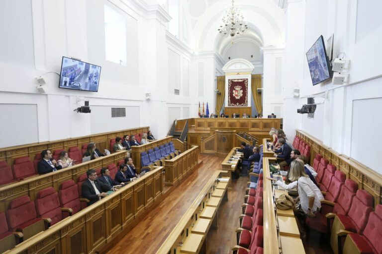 Las Cortes regionales aprueban el ‘techo de gasto’ de los Presupuestos de la Junta para 2023