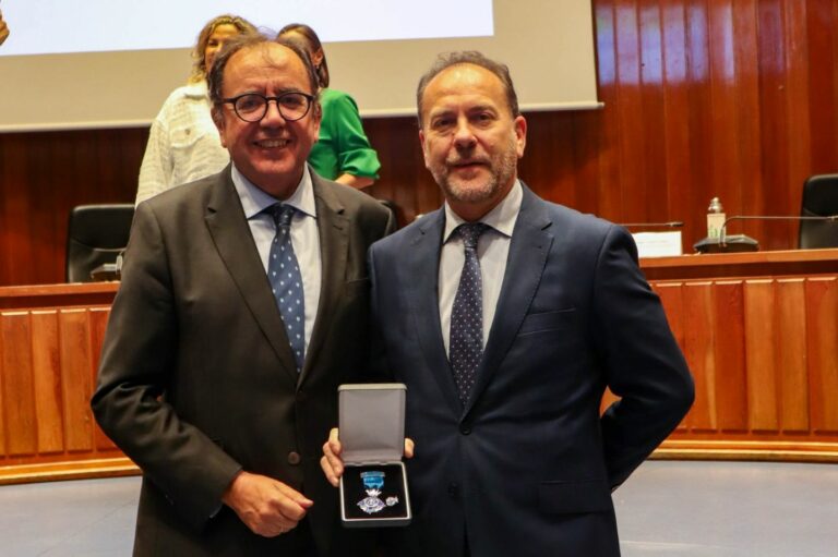 Conceden al profesor de la UCLM Francisco Javier de León Villalba la Medalla de Plata al Mérito Social Penitenciario