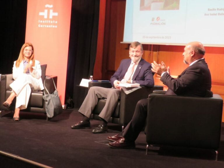 En el Instituto Cervantes, presentación del libro Poesía para vencer a la muerte, de Rafael Rodríguez-Ponga, editado por Sial Pigmalión