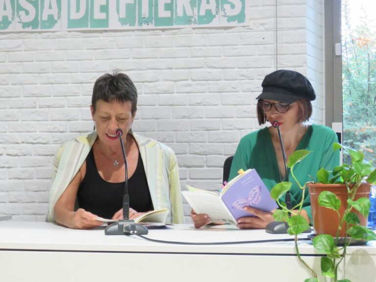 Presentación de (r)Evolución de Paty Liñán, en la Biblioteca Pública Municipal Eugenio Trías