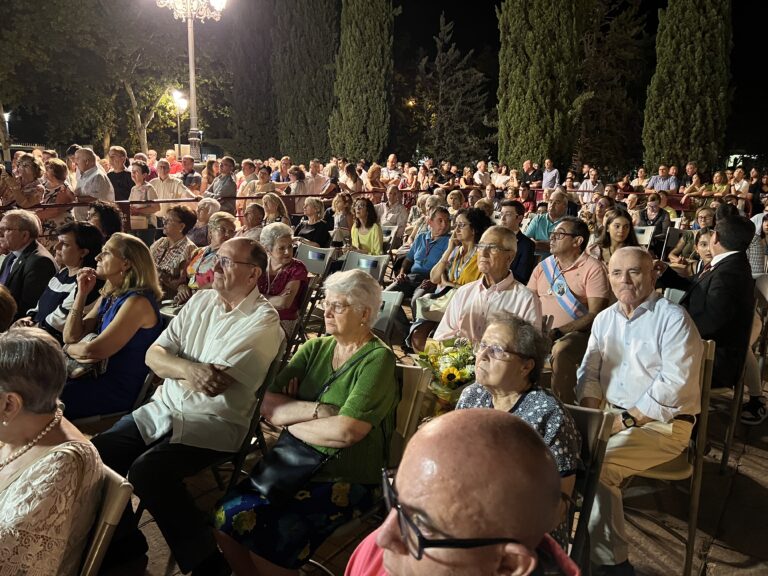 Multitudinaria ofrenda floral a la Virgen de Gracia de Puertollano