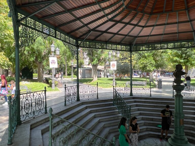 La Virgen de Gracia flanquea todos los ángulos de la Fuente Agria en el día grande de Puertollano