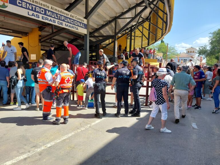 Cinco personas atendidas por Cruz Roja en el segundo encierro taurino de Almodóvar del Campo 