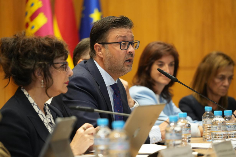 El Gobierno regional creará este curso una escuela de equipos directivos para que puedan formarse en asuntos de liderazgo pedagógico y organizativo 